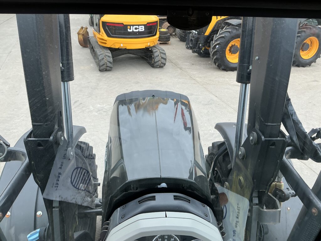 Valtra T174 Active Unlimited Tractor (ST25060)