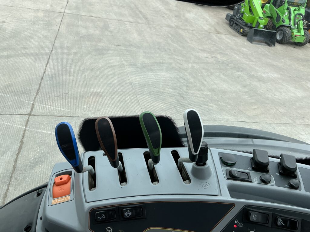 Valtra T174 Active Unlimited Tractor (ST25060)