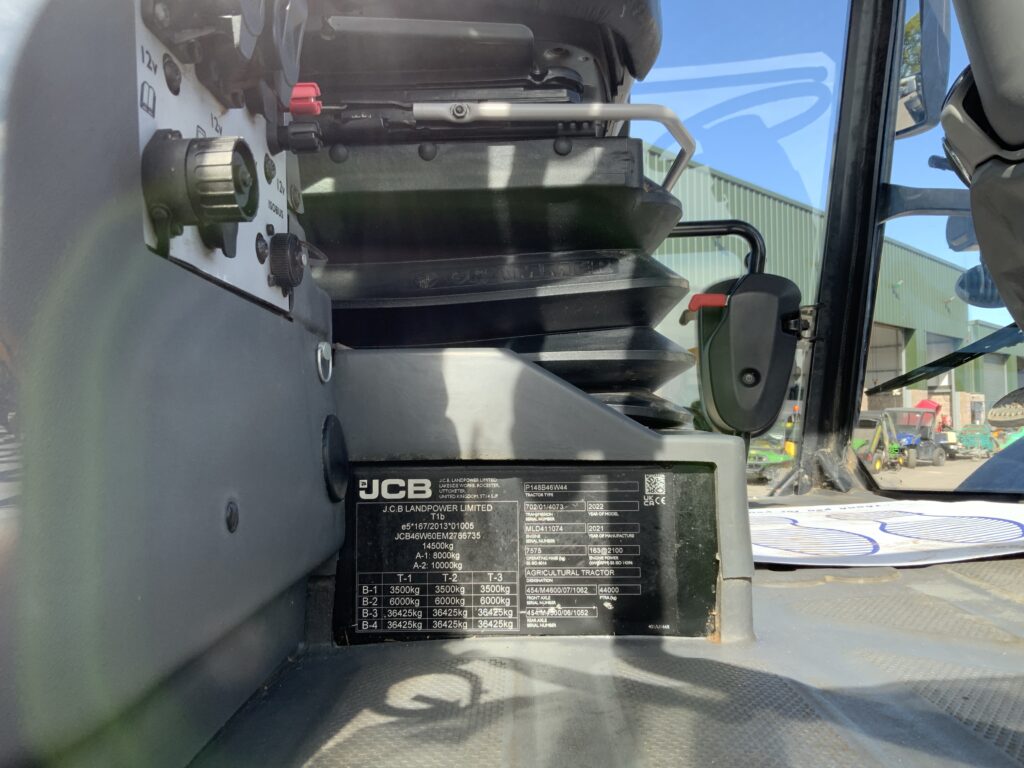 JCB 4220 Fastrac Tractor (ST26453)