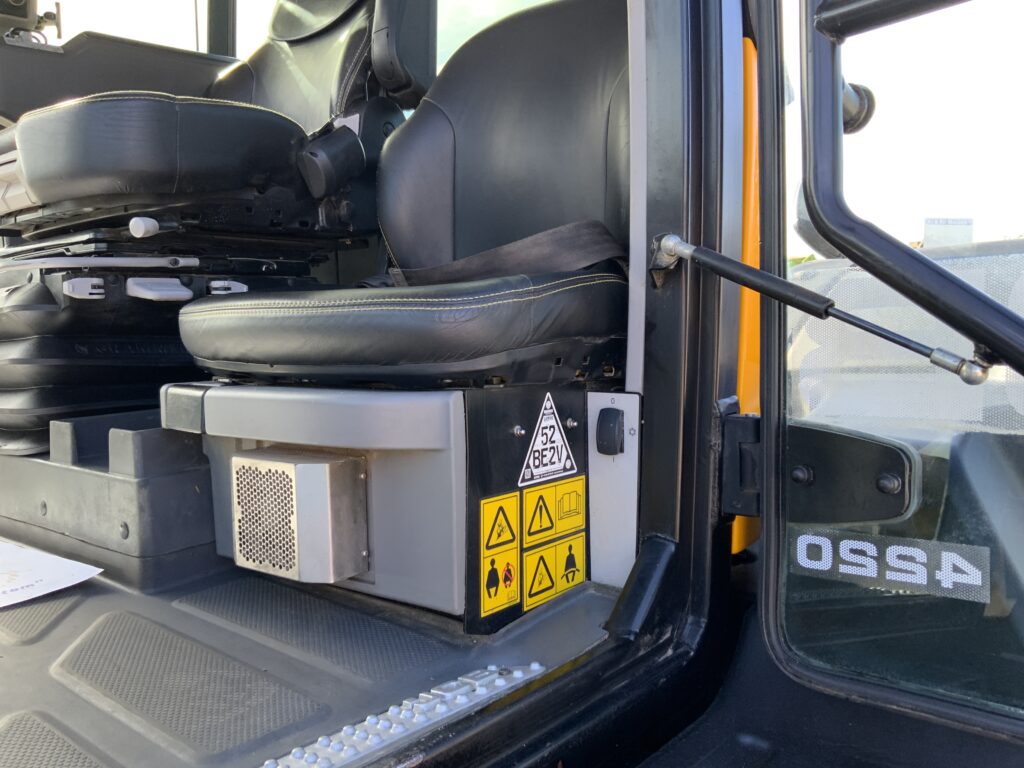 JCB 4220 Fastrac Tractor (ST26453)
