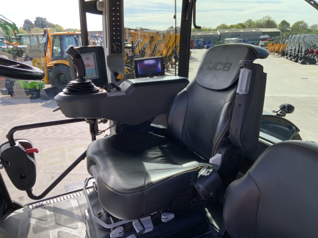 JCB 4220 Fastrac Tractor (ST26453)