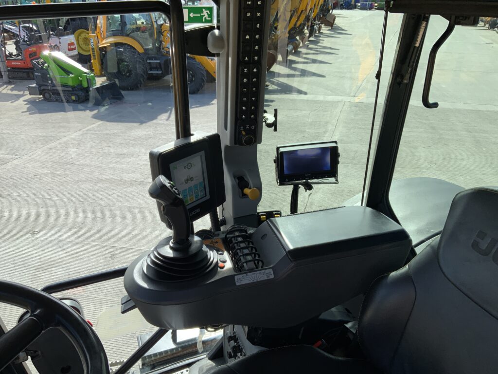 JCB 4220 Fastrac Tractor (ST26453)