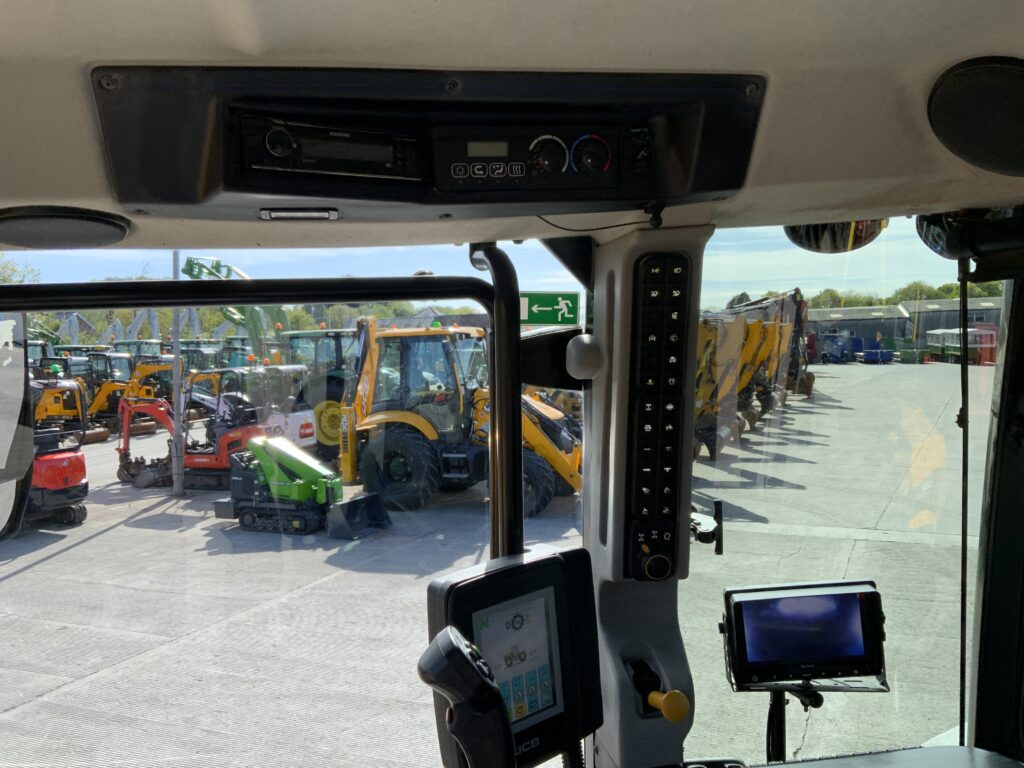 JCB 4220 Fastrac Tractor (ST26453)
