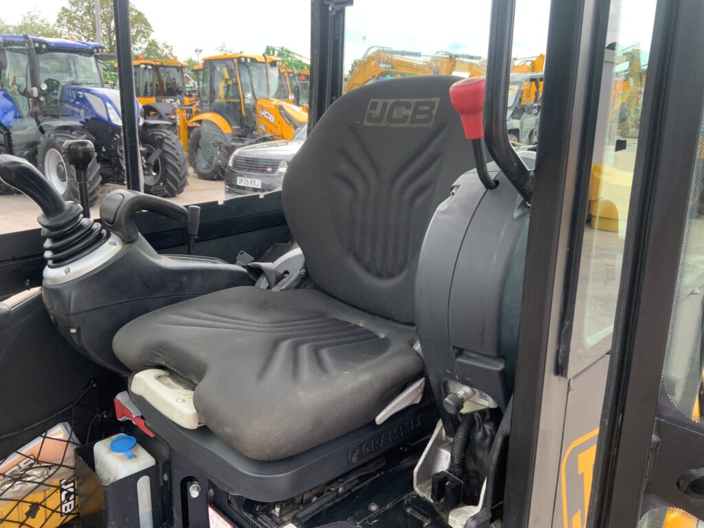 JCB 8026 CTS Digger (ST26037)