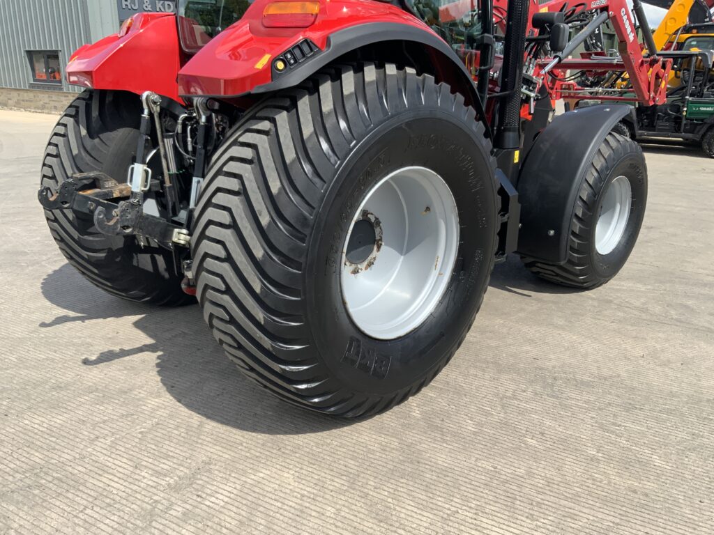 Case luxxum 120 Tractor (ST26500)