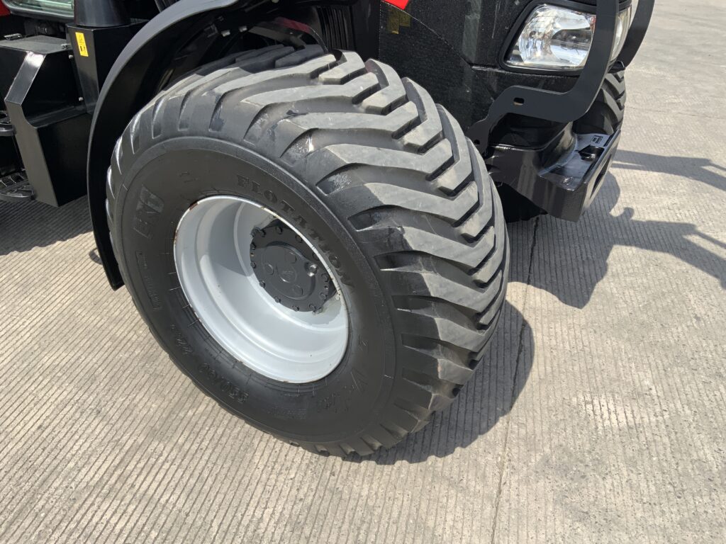 Case luxxum 120 Tractor (ST26500)