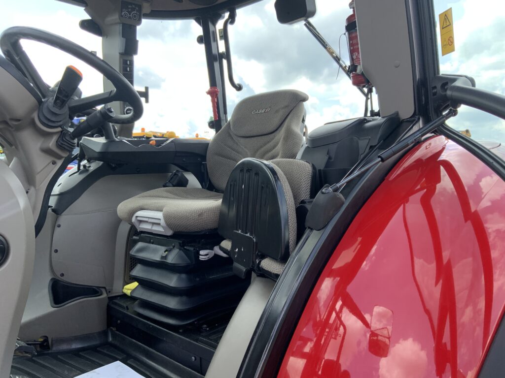 Case luxxum 120 Tractor (ST26500)