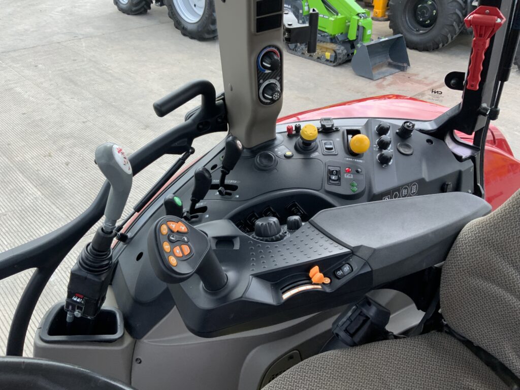Case luxxum 120 Tractor (ST26500)