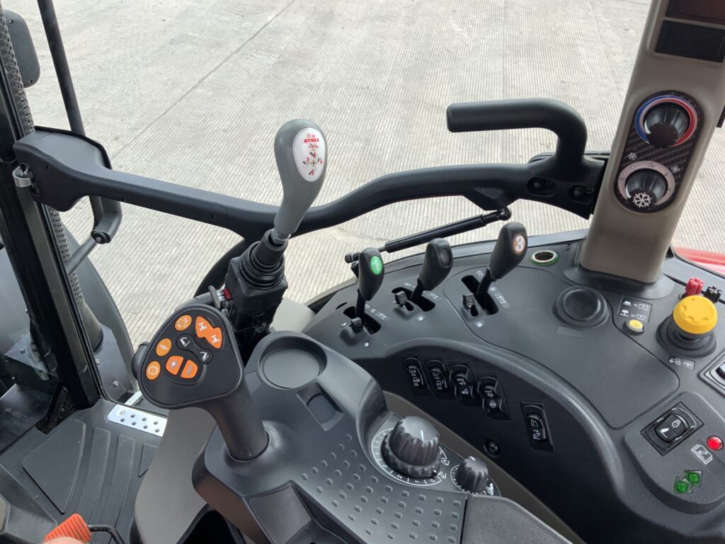 Case luxxum 120 Tractor (ST26500)