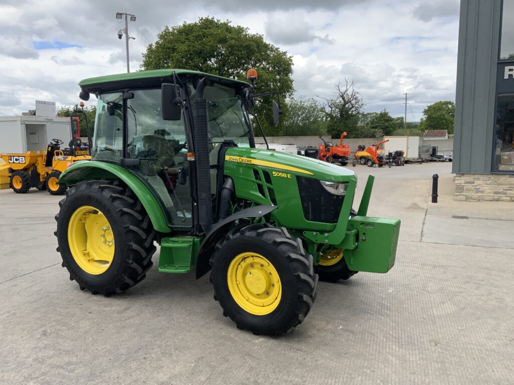 John Deere 5058E Tractor (ST26617)