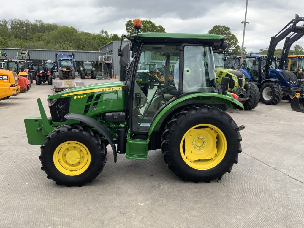 John Deere 5058E Tractor (ST26617)