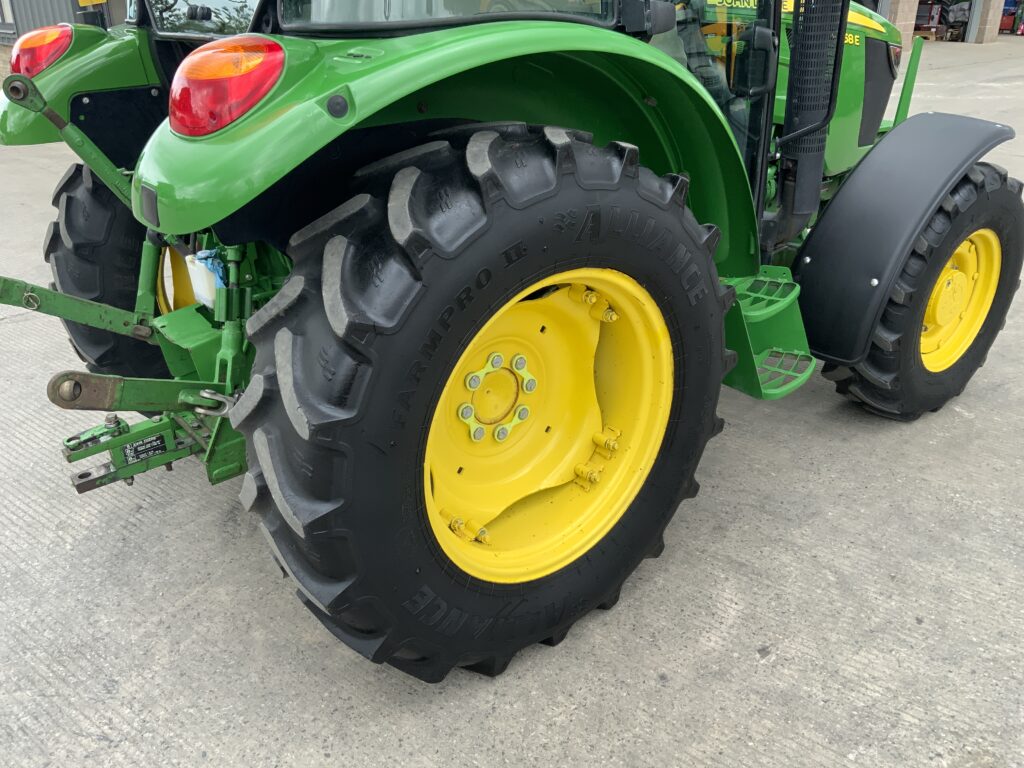 John Deere 5058E Tractor (ST26617)