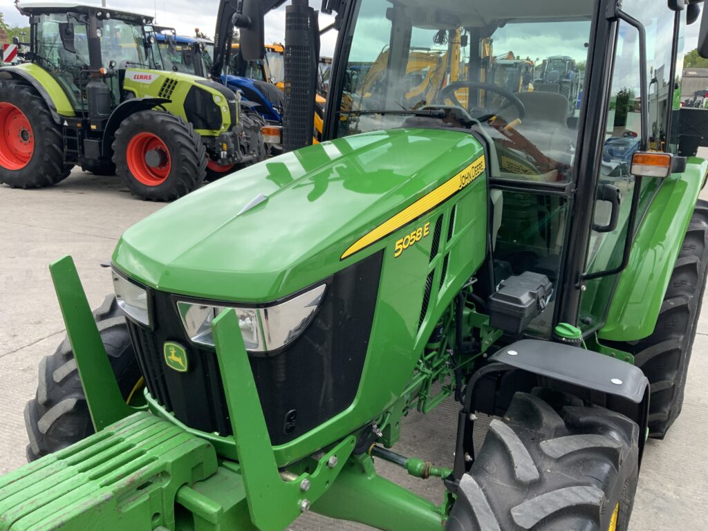 John Deere 5058E Tractor (ST26617)