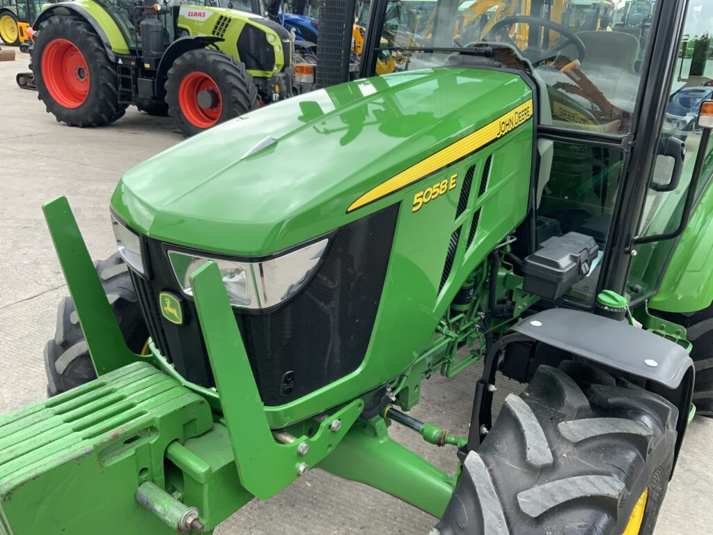 John Deere 5058E Tractor (ST26617)