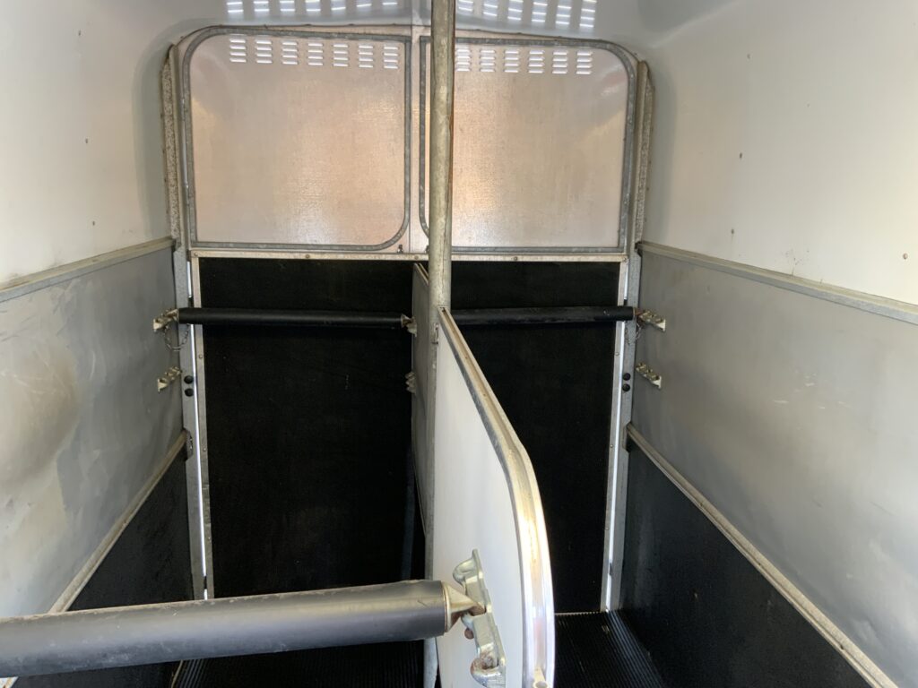 Ifor Williams HB510R Twin Axle Horse Box Trailer