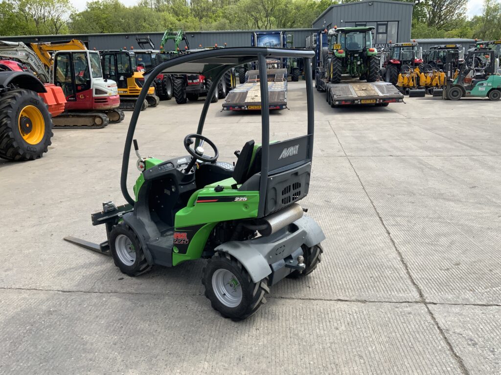 Avant 225 compact loading Shovel (ST26692)