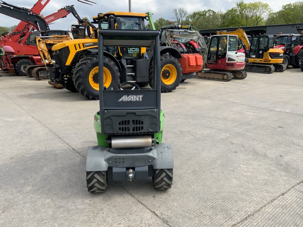 Avant 225 compact loading Shovel (ST26692)