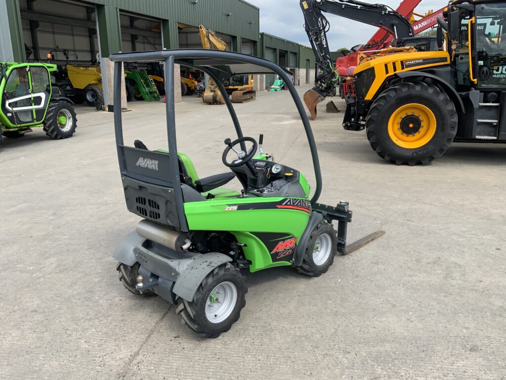 Avant 225 compact loading Shovel (ST26692)