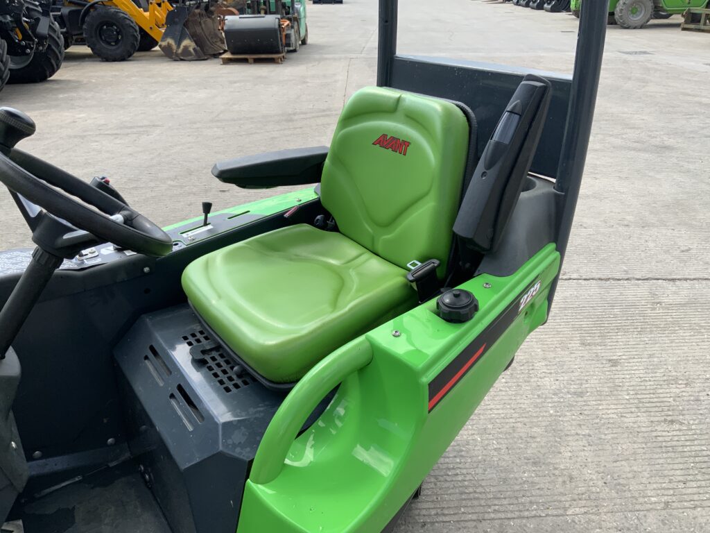 Avant 225 compact loading Shovel (ST26692)