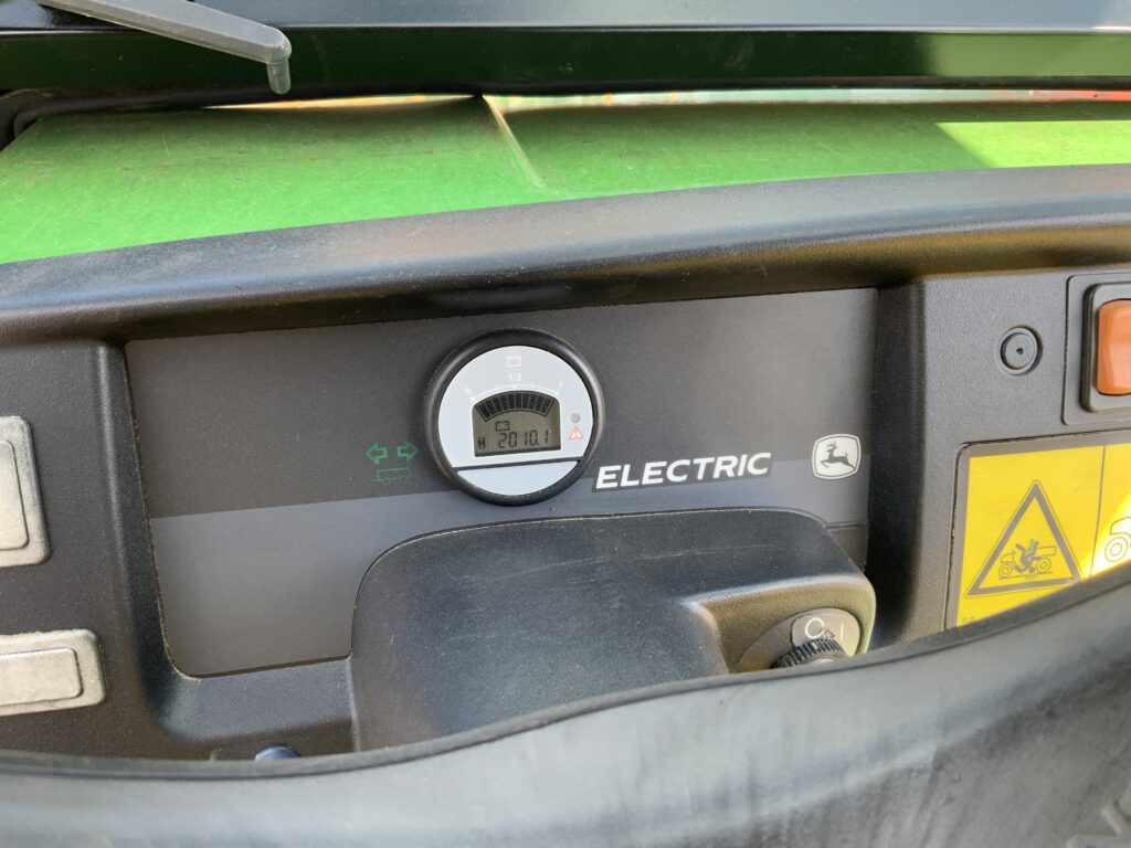 John Deere TE 4X Electric Gator (ST26349)