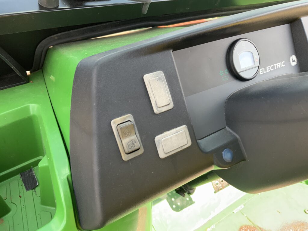 John Deere TE 4X Electric Gator (ST26349)