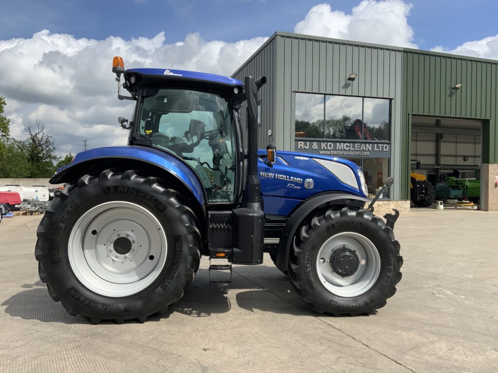 New Holland T7.225 Blue Power Tractor (ST26639)