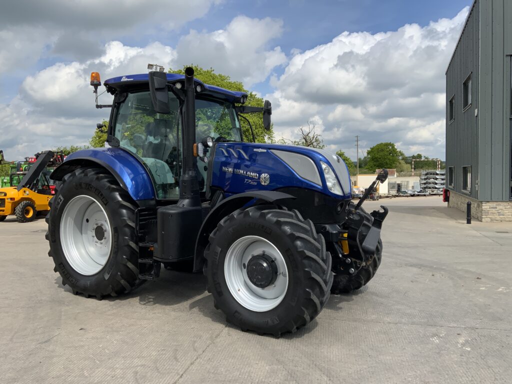 New Holland T7.225 Blue Power Tractor (ST26639)