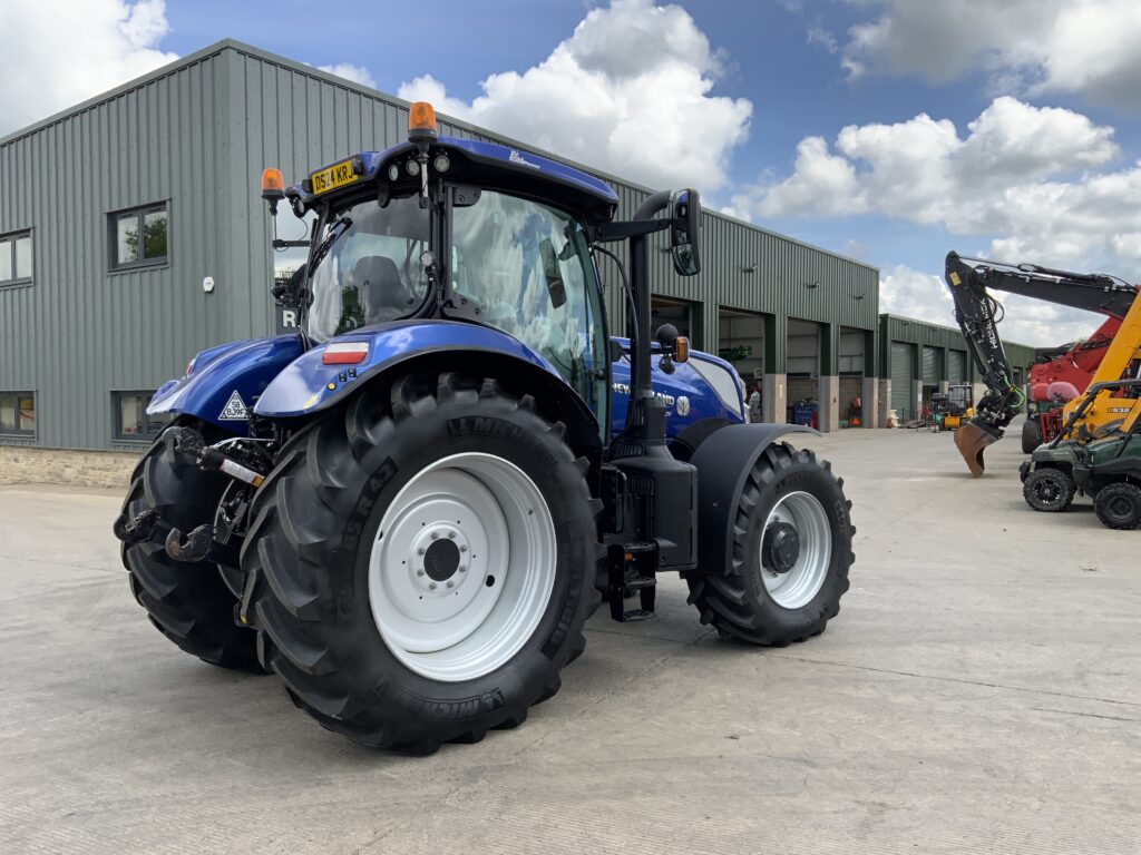 New Holland T7.225 Blue Power Tractor (ST26639)