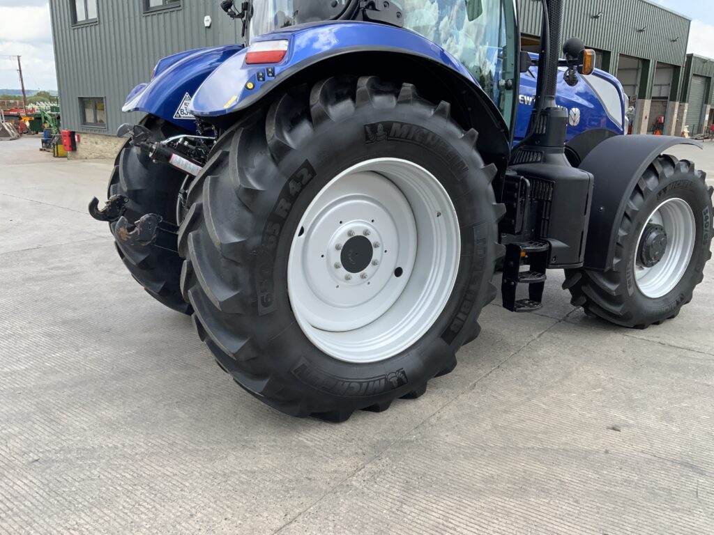 New Holland T7.225 Blue Power Tractor (ST26639)