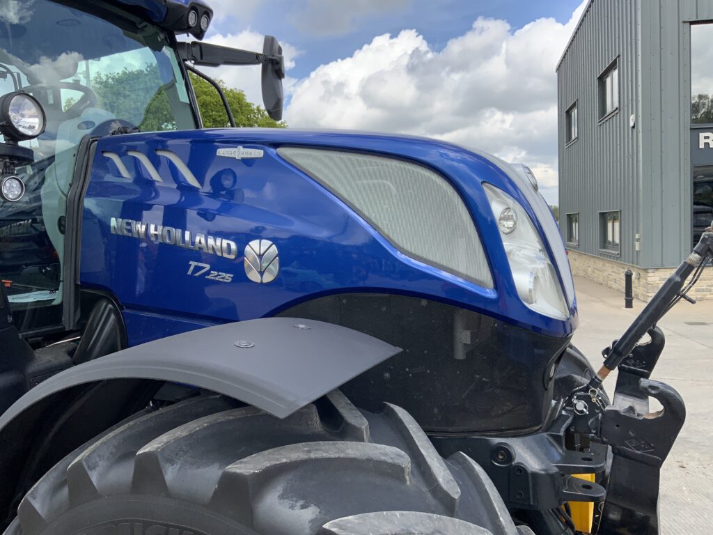 New Holland T7.225 Blue Power Tractor (ST26639)