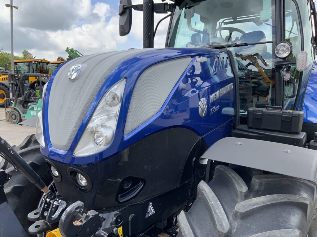 New Holland T7.225 Blue Power Tractor (ST26639)