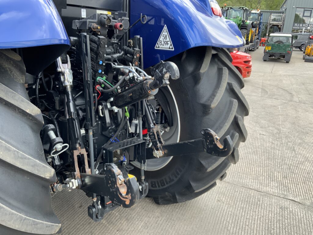 New Holland T7.225 Blue Power Tractor (ST26639)