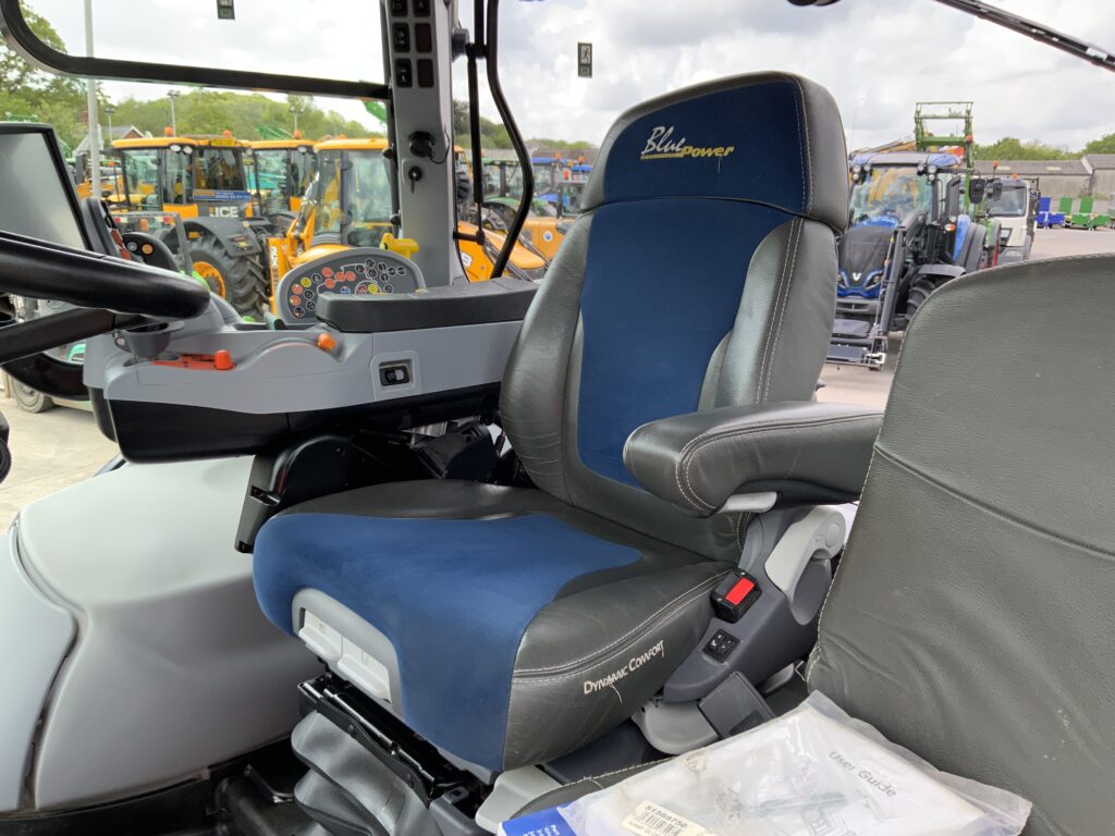 New Holland T7.225 Blue Power Tractor (ST26639)