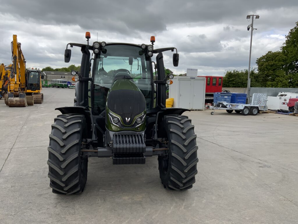 Valtra G135 Active Tractor (ST26596)