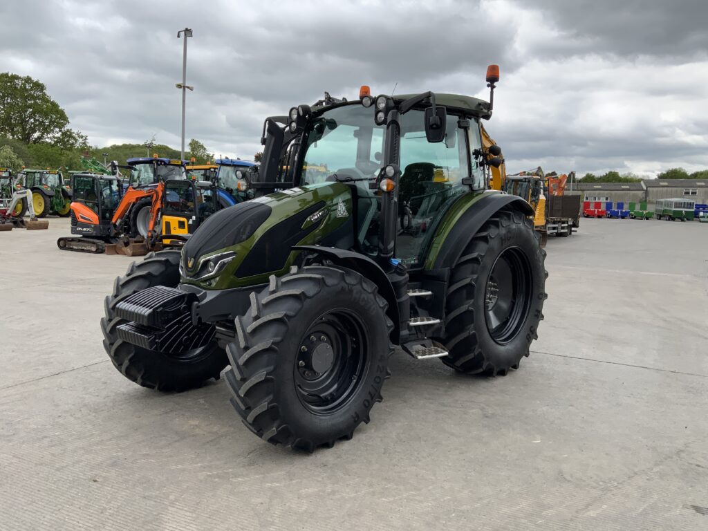 Valtra G135 Active Tractor (ST26596)