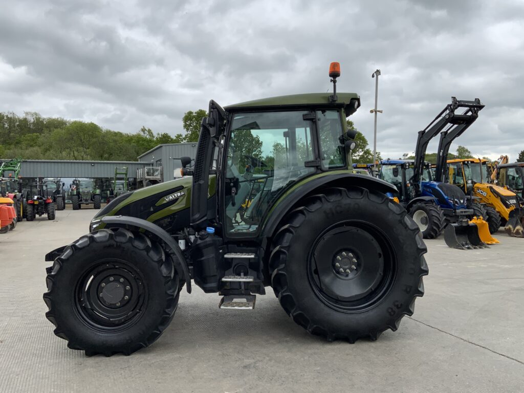 Valtra G135 Active Tractor (ST26596)