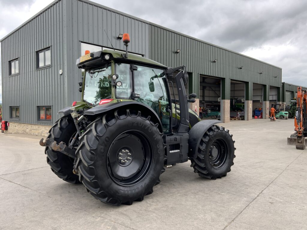 Valtra G135 Active Tractor (ST26596)