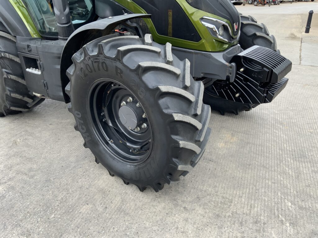 Valtra G135 Active Tractor (ST26596)