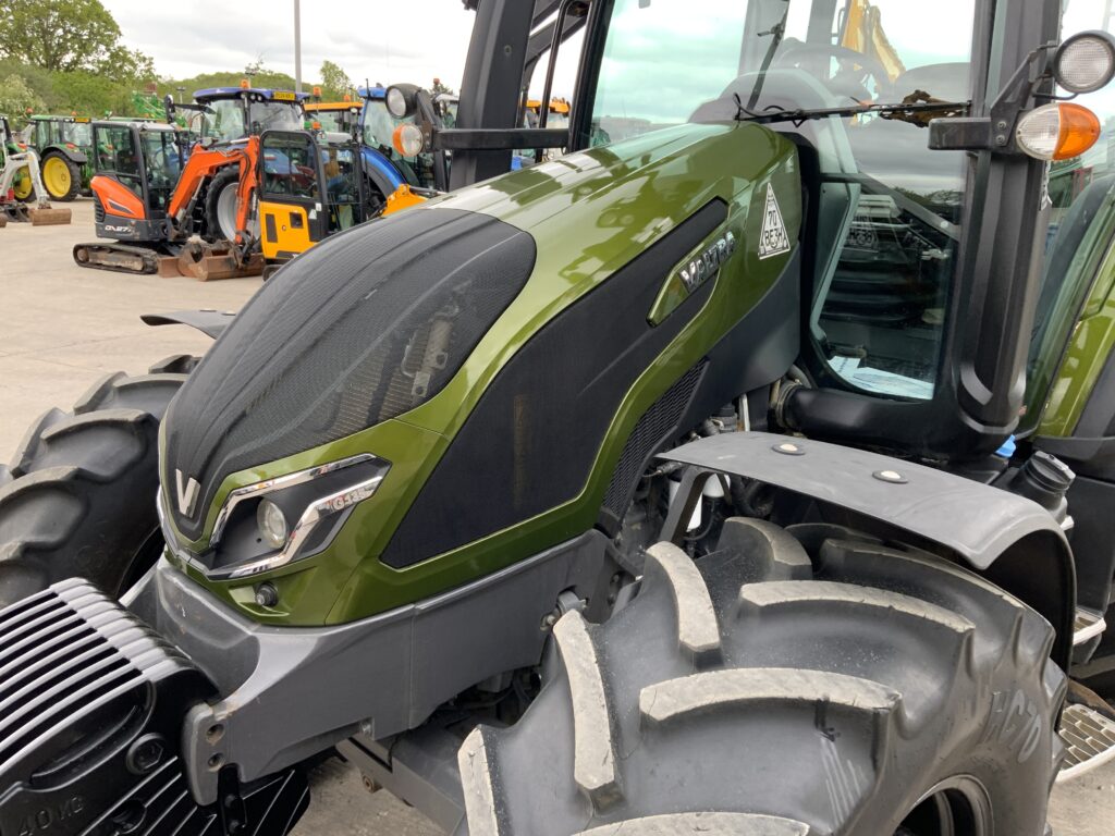 Valtra G135 Active Tractor (ST26596)