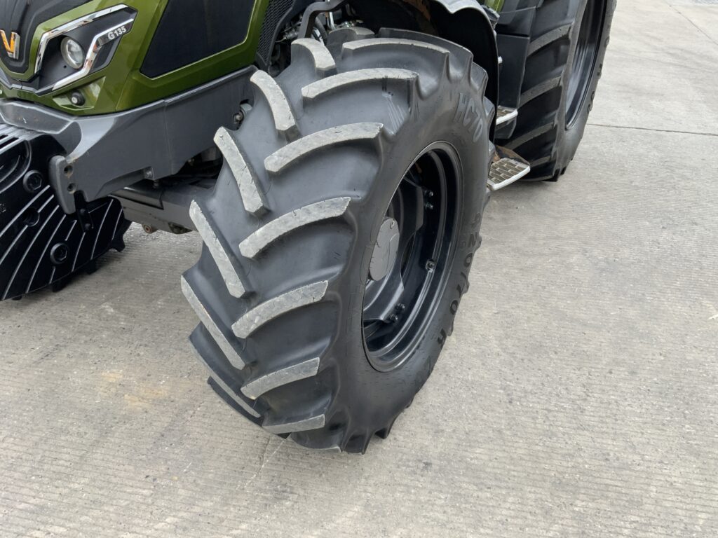 Valtra G135 Active Tractor (ST26596)