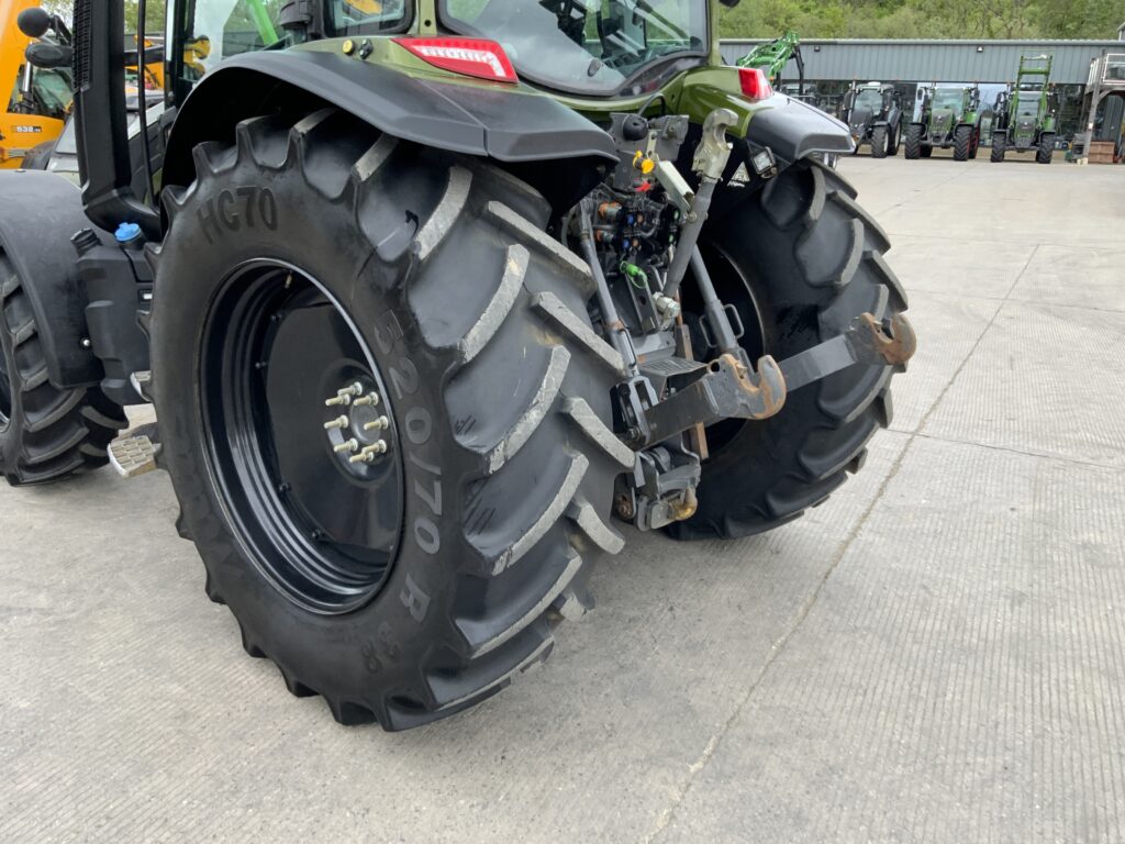 Valtra G135 Active Tractor (ST26596)