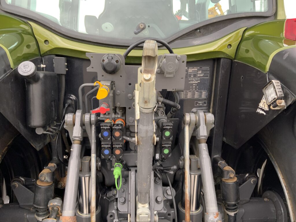 Valtra G135 Active Tractor (ST26596)