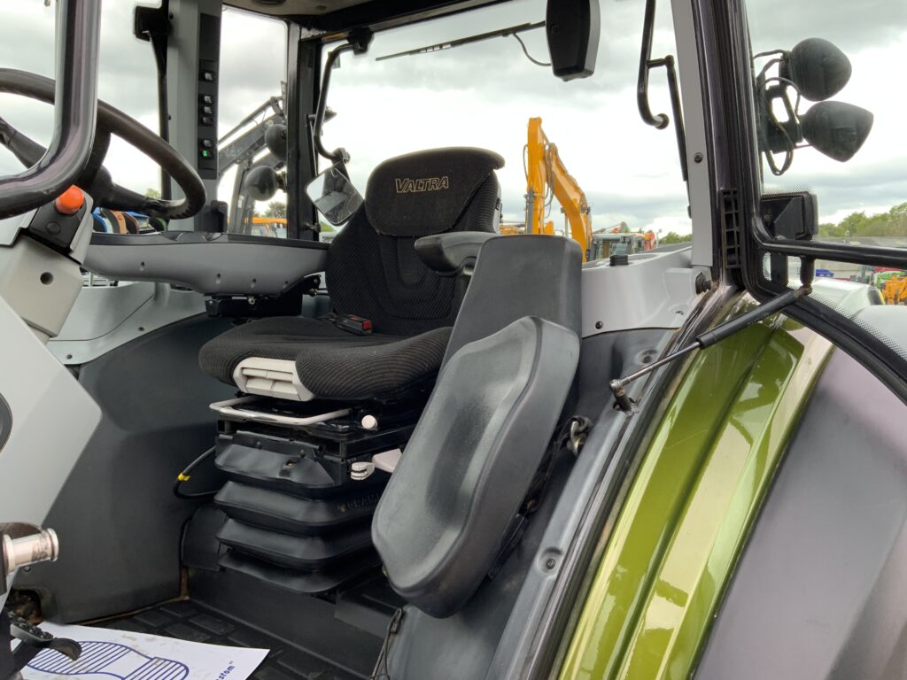 Valtra G135 Active Tractor (ST26596)
