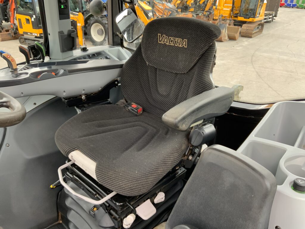 Valtra G135 Active Tractor (ST26596)