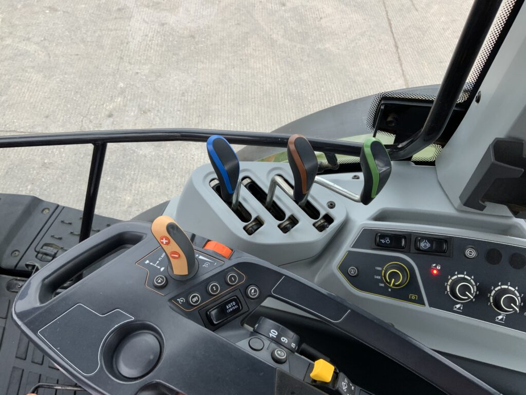 Valtra G135 Active Tractor (ST26596)