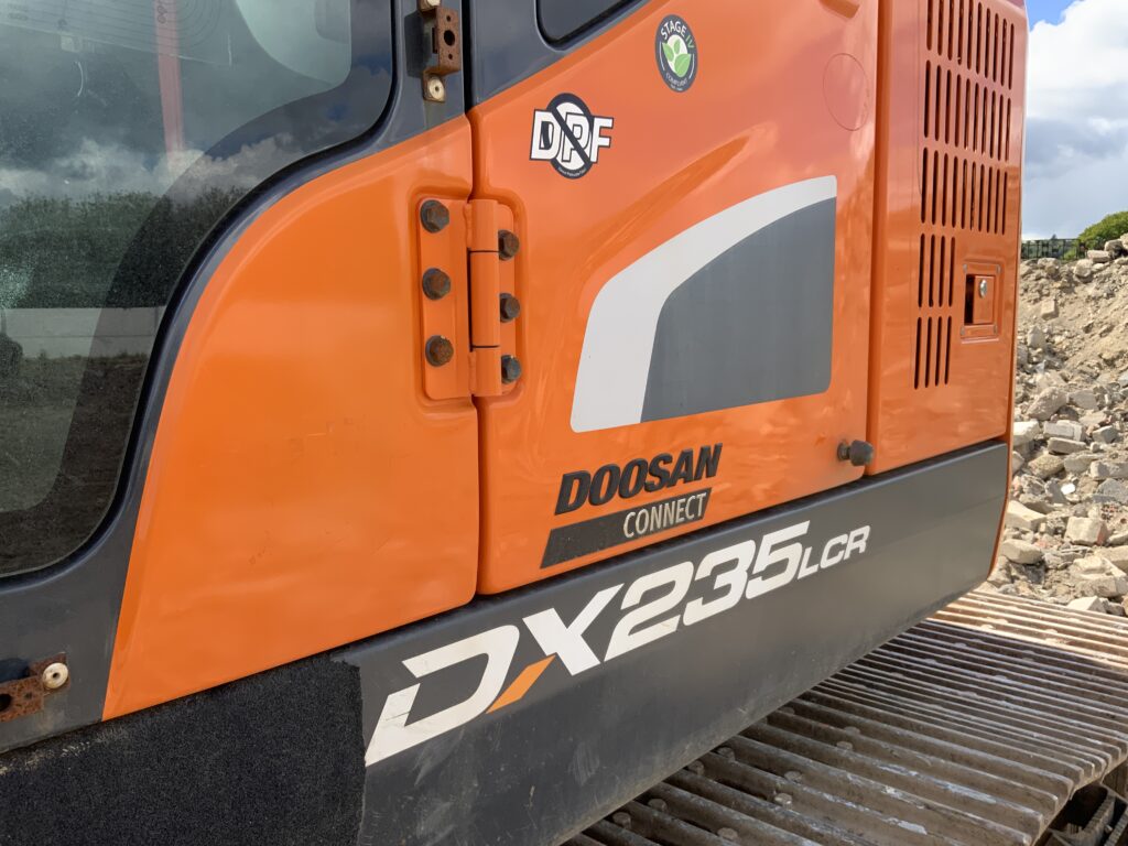 Doosan DX225 LCR-5 Digger (ST26517)