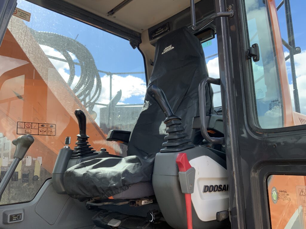 Doosan DX225 LCR-5 Digger (ST26517)
