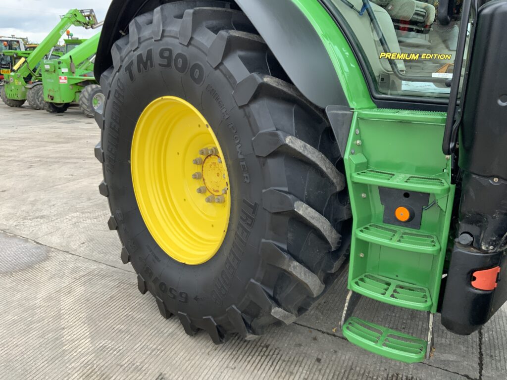 John Deere 6215R Premium Edition Tractor (ST26207)