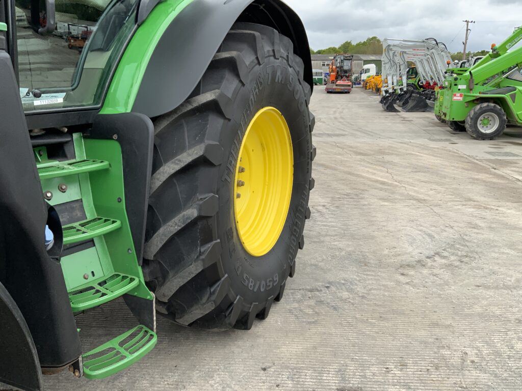 John Deere 6215R Premium Edition Tractor (ST26207)