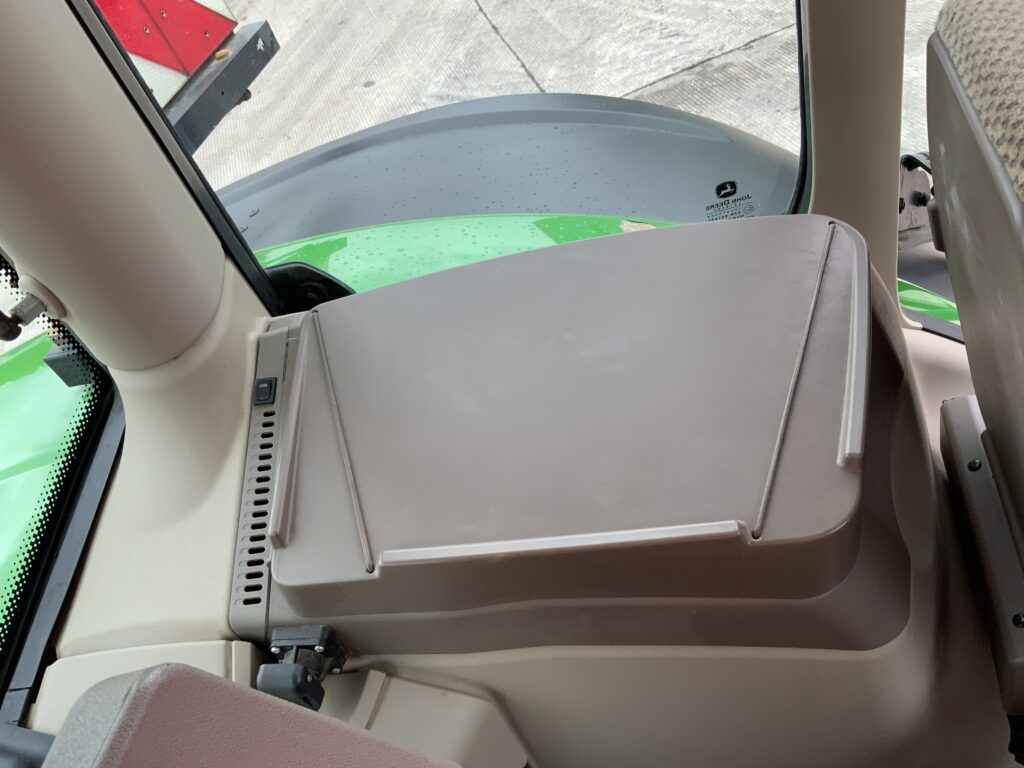 John Deere 6215R Premium Edition Tractor (ST26207)